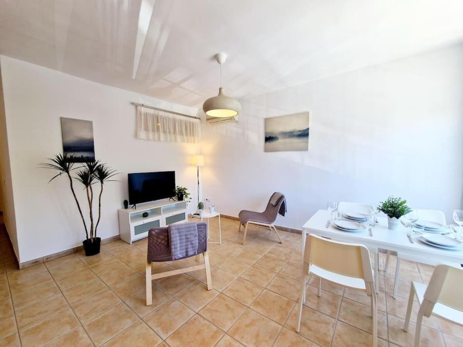 Butibamba Beach Apartment Ла-Кала-де-Михас Экстерьер фото